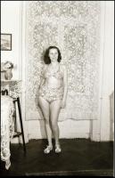 1938 és 1968 női fehérnemű divatja, 6 db vintage NEGATÍV, datálva az eredeti tároló tasakokon voltak...