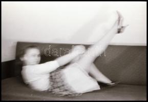 cca 1975 ,,Partiképes lányok, asszonyok" feliratú negatívos dobozból 13 db vintage NEGATÍV, szo...