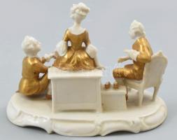 Rokokó jelenet, aranyozott porcelán, jelzés nélkül, hibátlan, m: 10 cm