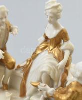 Rokokó jelenet, aranyozott porcelán, jelzés nélkül, hibátlan, m: 10 cm