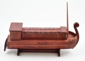 Gabona szállító hajómodell, fa, kopásnyomokkal, h: 46 cm