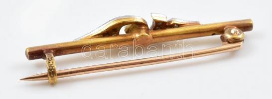 Arany (Au) 14K gyönggyel és brillekkel díszített bross, jelzett, h: 3,4 cm, bruttó: 1,8 g