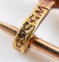 Arany (Au) 14K gyönggyel és brillekkel díszített bross, jelzett, h: 3,4 cm, bruttó: 1,8 g