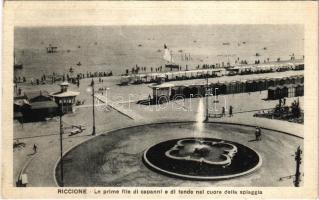 Riccione, Le prime file di capanni e di tende nel cuore della spiaggia / the first rows of huts and tents in the heart of the beach (EB)