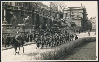 1927 Horthy testőrsége - udvarlaki őrség a Várbazárnál fotólap 14x9 cm