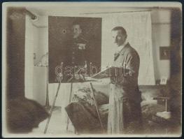 cca 1910 Eölvedi Gachal József (1889-1972) festőművész modell után fest fotó 12x9 cm,