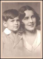 cca 1940 Budapest, Pécsi József (1889-1956) fényképész és fotóművész műtermében készült, hidegpecsét...