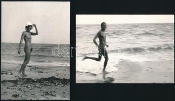 cca 1980 Nudista strandon készült amatőr felvételek, 4 db fotó, 15x10 cm
