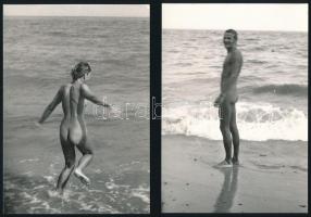 cca 1980 Nudista strandon készült amatőr felvételek, 4 db fotó, 15x10 cm