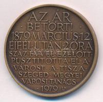 Lapis András (1942-) 1979. Az ár betört! 1879 Március 12 éjfél után 2 óra - Száz évvel ezelőtt pusztította el a várost a Tisza - Szeged Megyei Városi Tanács kétoldalas bronz emlékérem (42,5mm) T:1,1-