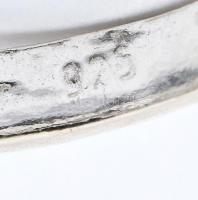 Ezüst(Ag) virágos gyűrű kék kővel, jelzett, méret: 56, bruttó: 4,9 g