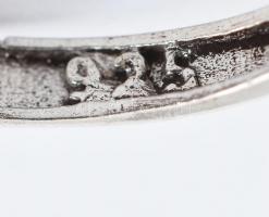 Aranyozott ezüst(Ag) gyűrű zöld kővel, jelzett, deformációval, méret: 56, bruttó: 4,8 g