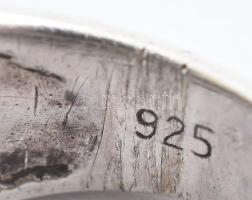 Ezüst(Ag) gyűrű zománcozott díszítéssel, jelzett, méret: 51, bruttó: 13,9 g
