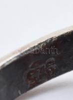 Ezüst(Ag) gyűrű piros kővel, jelzett, méret: 54, bruttó: 13 g