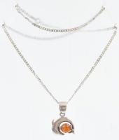 Ezüst(Ag) fantáziaszemes nyaklánc borostyános delfin medállal, jelzett, h: 44 cm, bruttó: 5,8 g