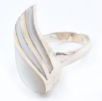 Ezüst(Ag) gyöngyház berakással, jelzett, méret: 54, bruttó: 4,3 g