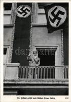 1938 Der Führer grüsst vom Balkon Seines Hotels / Adolf Hitler with swastika flags (EK)