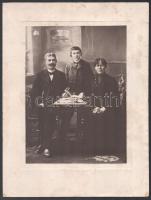 cca 1900-1920 2 db nagyméretű családi fotó kartonra kasírozva, foltosak, az egyik sérült, 25,5x21 cm...