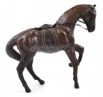 Bőr borítású fa ló dísz figura 27x28 cm