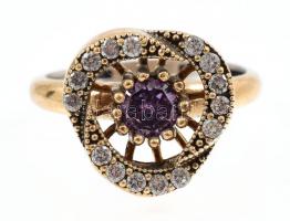 Aranyozott ezüst(Ag) gyűrű lila és fehér kövekkel, jelzett, méret: 55, bruttó: 4,8 g