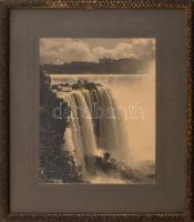 1909 Niagara vízesés, nagyméretű fotó, jelzett, kartonra kasírozva, dekoratív üvegezett keretben, 24x19 cm (külső méret: 37x32 cm) / Niagara Falls, vintage photo in decorative glazed frame, 24x19 cm (frame: 37x32 cm)