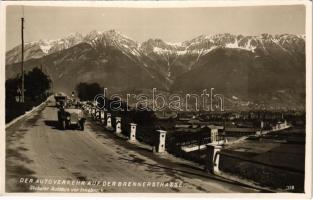 1935 Innsbruck (Tirol), Der Autoverkehr auf der Brennerstrasse. Stubaier Autobus vor Innsbruck