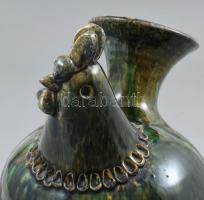 Gy. Kamarás Kata (1948-): Csirkét formázó mázas kerámia váza, jelzett, kis kopásnyomokkal, m: 19,5 c...