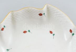 Herendi csipkebogyó mintás leveles kínáló tál, kézzel festett, jelzett, kopásnyomokkal, kis vízkőfol...