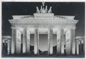 5 db nagyvárosok nevezetességeit ábrázoló kép (Brandenburgi kapu, Big Ben, stb.), bontatlan, 15x10 cm méretben