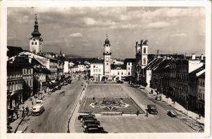 Besztercebánya, Banská Bystrica; tér, automobilok, autóbusz, üzletek / square, automobiles, autobus, shops (ragasztónyom / glue marks)