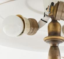 Dekoratív asztali lámpa, réz, márvány talpon, három égős, korának megfelelő állapotban. Működik, fel...