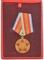 Szovjetunió 1979. A fegyveres testvériség erősítéséért fém kitüntetés szalagon, tokban T:1- Soviet Union 1979. For Strengthening of Brotherhood in Arms metal medallion with ribbon in case C:AU