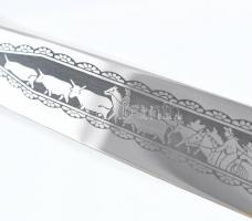 Vadnyugati dísztőr, jelenetes pengével, ezüstözött fém, h: 32 cm