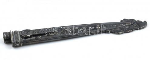 Vadnyugati dísztőr, jelenetes pengével, ezüstözött fém, h: 32 cm