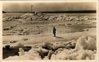 1935 Balatonkenese, Jégzajlás a Balatonon télen. Fővárosi üdülőhely Székesfővárosi alkalmazottak segítőalapja kezelésében
