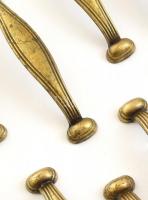 16 db bútor fogantyú, fém, kopásnyomokkal, h: 11 cm