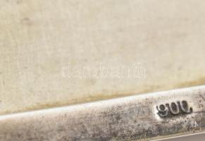 Ezüst (Ag) vésett cigarettatárca, apró horpadásokkal, nehezen záródik, 9x7,5cm, jelzett, nettó: 113 ...