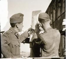 cca 1938-1945 Újságképként előkészített II. világháborús katonai negatívok, 12 db, vegyes méretben