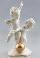 Német porcelán labdázó puttók. Fehér mázas/részben kézzel festett, jelzett, kis kopással, m: 19 cm