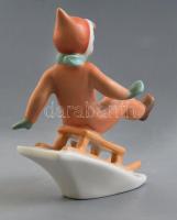 Aquincum szánkózó kislány, kézzel festett, jelzett, hibátlan m: 12cm (terv: 1960 Káldor Aurél)