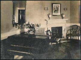 cca 1920-1930 Régi lakásbelsők, 2 db fotó, hátoldalon pecsételt, feliratozott, 17×22 cm