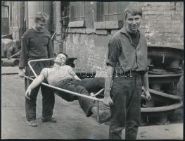 1969 Humoros képek a Lampart gyárból, 2 db fotó, 18×23 cm