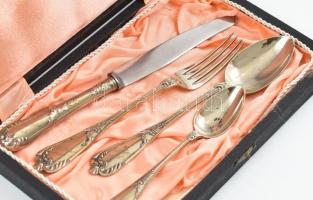 Ezüstözött fém keresztelő egy személyes evőeszköz készlet díszdobozban, jelzett PV Alpakka