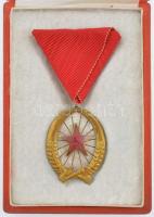 1950. "A Magyar Munka Érdemrend arany fokozata" aranyozott, zománcozott Br kitüntetés mell...