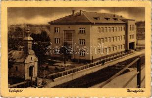 Érsekújvár, Nové Zamky; Vármegyeháza, kápolna / county hall, chapel (EK)