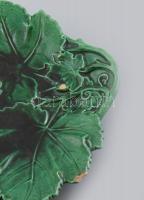 2 db fajansz tálka, jelzett, sérülésekkel, egyik ragasztott d: 21 cm