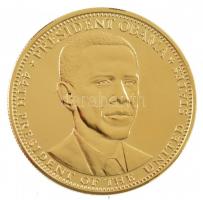 Amerikai Egyesült Államok 2009. Barack Obama, az USA 44. elnöke aranyozott emlékérem eredeti tokban, tanúsítvánnyal (38mm) T:BU USA 2009. Barack Obama, 44th president of the USA gilt medallion in original case with certificate (38mm) C:BU