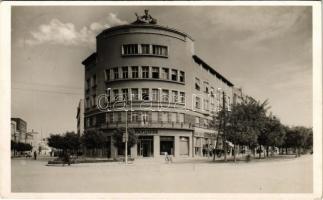 1943 Újvidék, Novi Sad; Horthy Miklós sugárút, gyógyszertár, Nádi Terus üzlete / street, pharmacy, shop