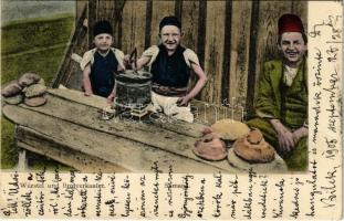 1905 Bosnyák kolbász és kenyér árusok / Bosnian folklore, sausages and bread vendors / Würstel und Brotverkaufer + K.u.k. Milit. Post. Bilek