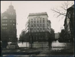 1936 Az Adriai Biztosító épülete a Deák téren, fotó, hátoldalon feliratozva, 9×12 cm